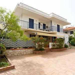 casa-delle-rose-isola-delle-femmine.sicilyhotelsitaly.net/